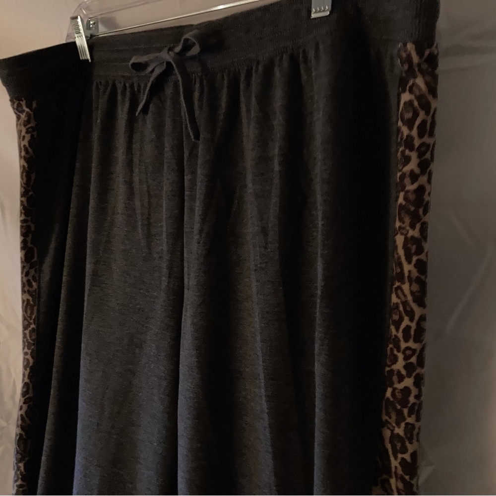 Splendid Leopard Print Top & Bottom Set - Picture 10 of 11